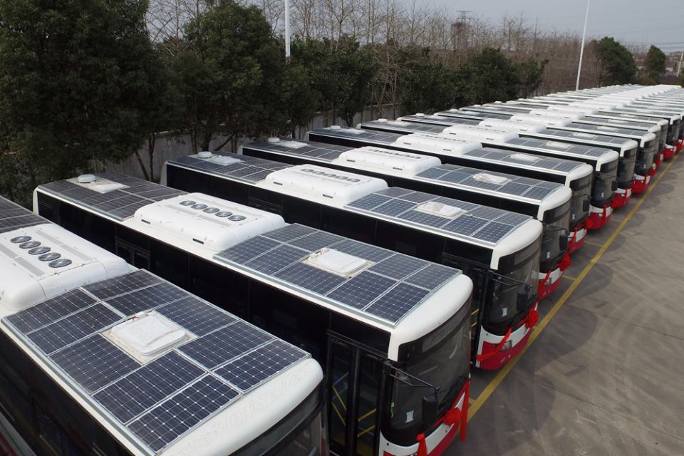 Autobuses de transporte público equipados con paneles solares