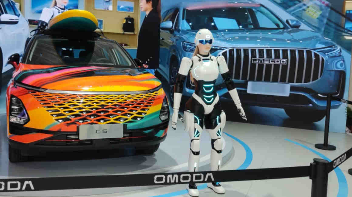 Mornine, El primer robot humanoide que podría ser vendedor de autos en China