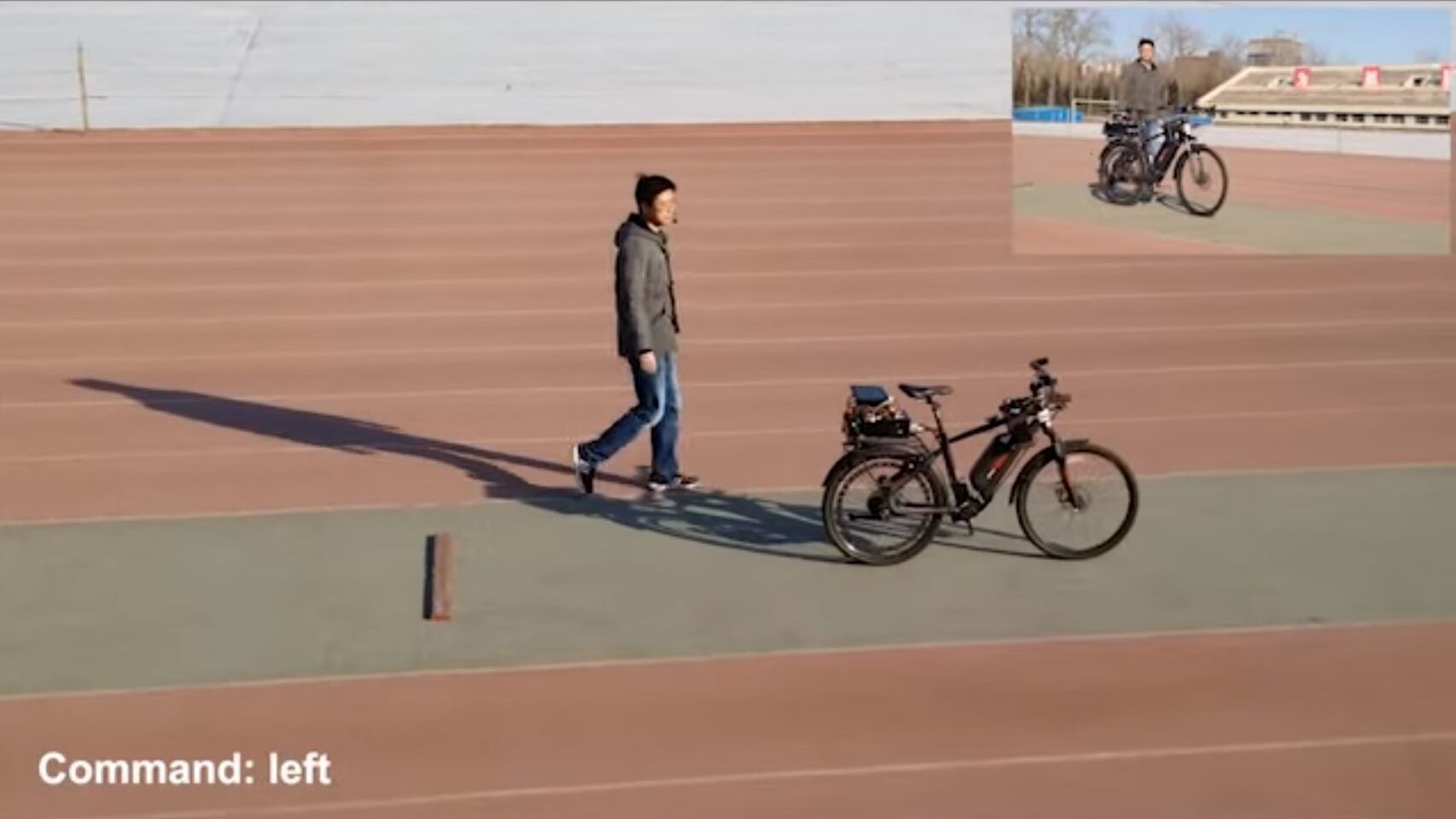 Diseñan un chip inspirado en el cerebro capaz de accionar una bici sin conductor.