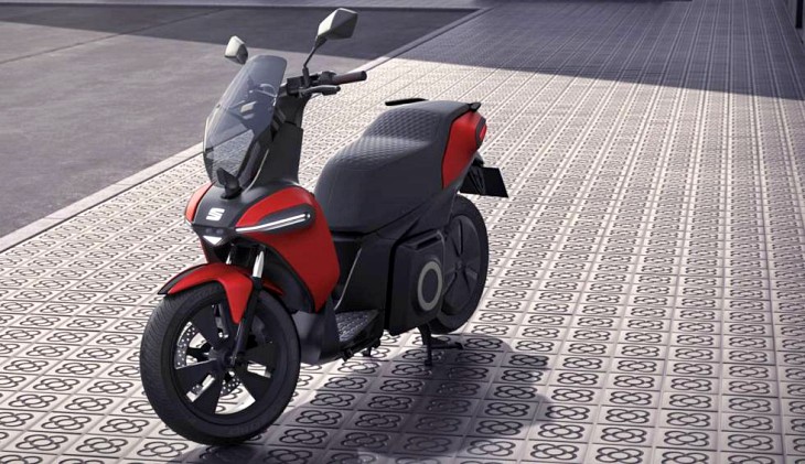 Seat presenta su primera motocicleta eléctrica.