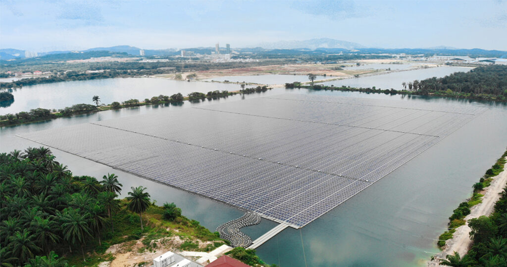 En Malasia construyen una planta solar flotante