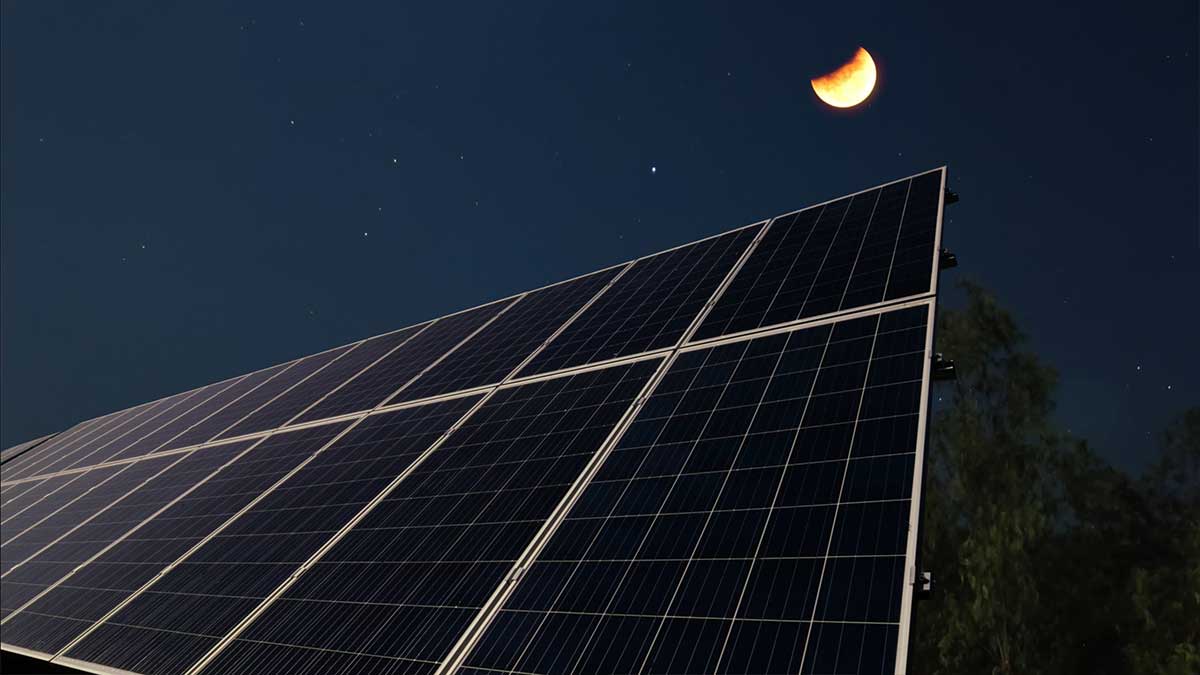 Idean el panel solar definitivo: también recoge energía por la noche