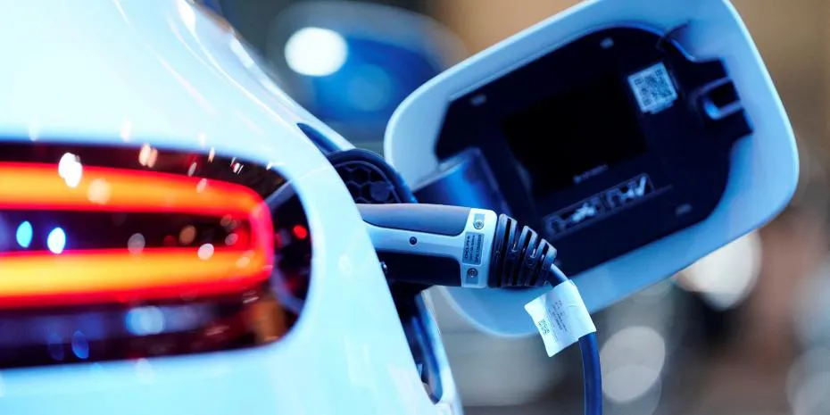 ¿La Inteligencia Artificial puede solucionar el problema de los autos eléctricos?
