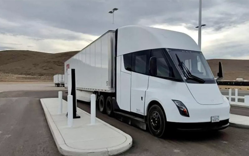 El Tesla Semi completa su primer viaje de 500 millas con una carga completa