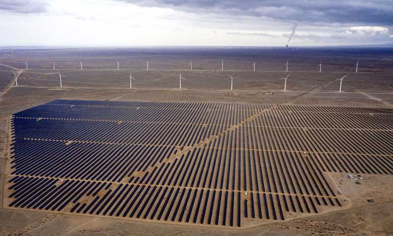 China inicia en el desierto la construcción del mayor proyecto de energías renovables del mundo