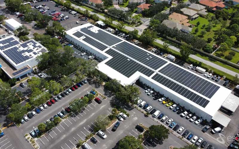 La energía solar instalada sobre el tejado de este concesionario Chevy podría abastecer a 750 hogares