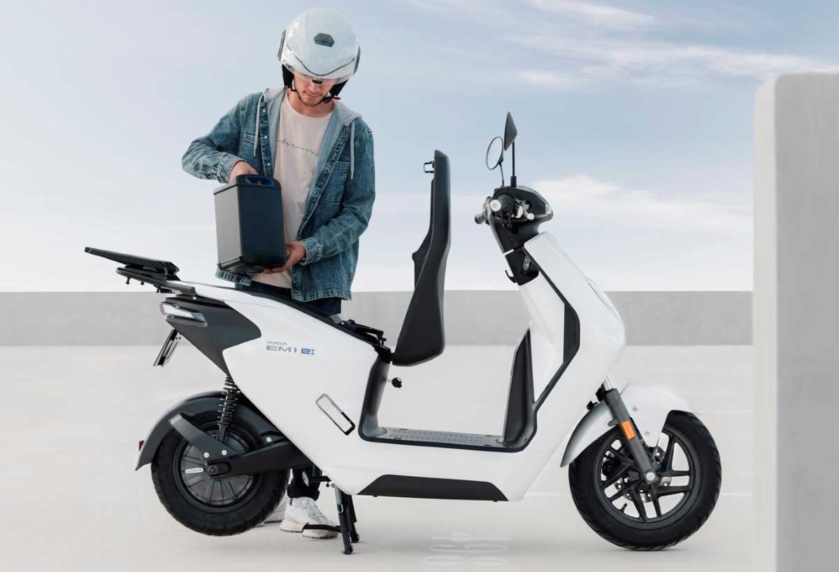 Honda saca su primer moto eléctrica con batería extraíble